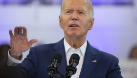 Decenas de legisladores y senadores le habían pedido en los últimos días que pasara el testigo a las nuevas generaciones del partido por su avanzada edad