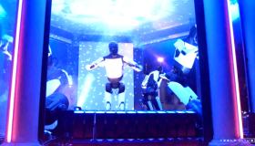 Este robot de Tesla cuida a los abuelos en casa, cuesta 30 mil dólares y es personalizado 