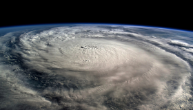 Cómo los teléfonos inteligentes habrían alimentado los mortíferos huracanes este año