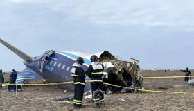 Un avión con 67 pasajeros a bordo se estrella en Kazajistán