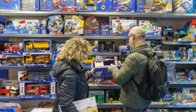 ‘Youtubers’ infantiles fomentan estereotipos de género y consumo acumulativo de juguetes 