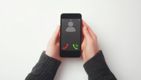 Nueva York evalúa prohibir el uso de celulares en las escuelas: una medida que busca priorizar el aprendizaje 