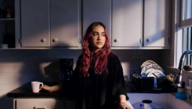 La ganadora del Latin Grammy®, ELA TAUBERT, lanza su nuevo sencillo, "¿Es en serio?"