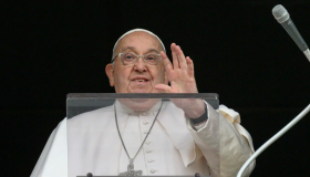 El TAC del papa Francisco muestra “una evolución normal del cuadro inflamatorio pulmonar”: leve mejoría en las últimas 24 horas 