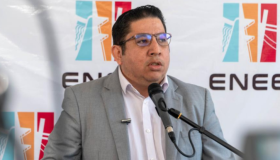 Restablecido el servicio eléctrico en más del 80 % a nivel nacional, asegura ministro Erick Tejada