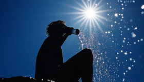 Tomar agua todo el día, ¿uno de los secretos para vivir más tiempo? 