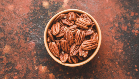Sumar nueces pecanas en la merienda mejora los niveles de colesterol 