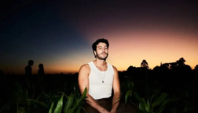 Sebastián Yatra transforma una historia de desamor en una obra de arte con su nuevo lanzamiento "La Pelirroja" 