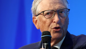 La inteligencia artificial transformará profundamente la medicina y la educación en la próxima década: Bill Gates 