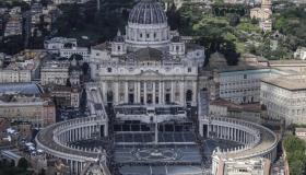 El Vaticano abre la Plaza de San Pedro a los fieles para asistir al funeral del papa Francisco 