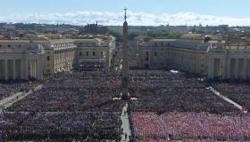 Capilla ardiente del papa Francisco cierra con 250,000 visitantes 