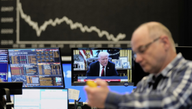 Los aranceles de Trump causan fuertes pérdidas en las bolsas mundiales, del dólar y el petróleo 