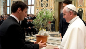 Messi recuerda al papa Francisco: Hizo del mundo un lugar mejor 
