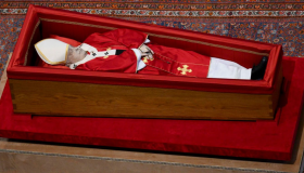 4 símbolos del rito de cierre del ataúd del Papa Francisco 