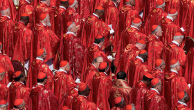 Todos los cardenales que participarán en el cónclave están en Roma 