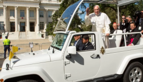 Un papamóvil de Francisco se convertirá en clínica para los niños de Gaza 