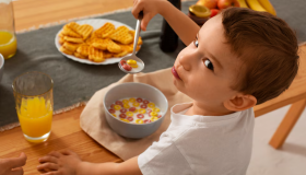 Cereales infantiles ahora contienen más azúcar, grasa y sodio que hace una década 
