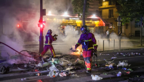 Dos muertos y 200 heridos empañan las celebraciones del PSG, que será recibido por Macron