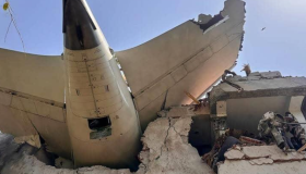 El milagro del asiento 11A: único sobreviviente del vuelo de Air India sale caminando del accidente 