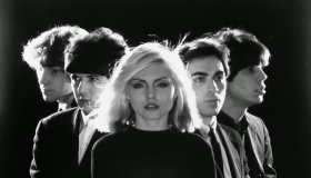 Blondie y “X Offender” cumplen 49 años: la canción que definió su estilo irreverente 