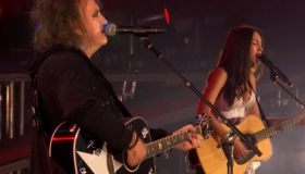 Glastonbury 2025 se ilumina con la inesperada aparición de Robert Smith y Olivia Rodrigo 