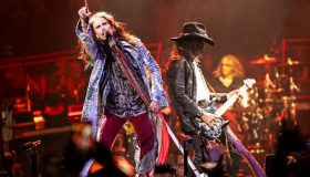 La canción que nació en una caja de pañuelos y convirtió a Aerosmith en leyenda 