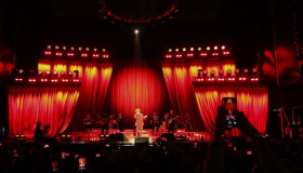 Bunbury estalla en pleno concierto por el uso excesivo del celular entre el público 