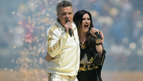 Robbie Williams y Laura Pausini deslumbran en la final del Mundial de Clubes con un mensaje de unidad global 