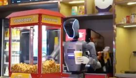 El humanoide que ya trabaja en un cine y procesa mil pedidos en 14 horas 