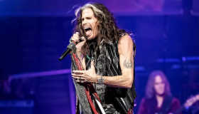 El rugido de Steven Tyler no se detiene a sus 78 años 