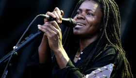 Tracy Chapman celebra 62 años como referente del folk con conciencia social 