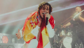 David Bisbal emociona con una nueva versión de «Amigos del mundo» 