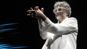 Fito Páez muestra su lado más íntimo en El mundo cabe en una canción.