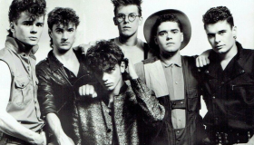 La discográfica ofreció un millón de dólares para rehacer el álbum que llevó a INXS al éxito mundial
