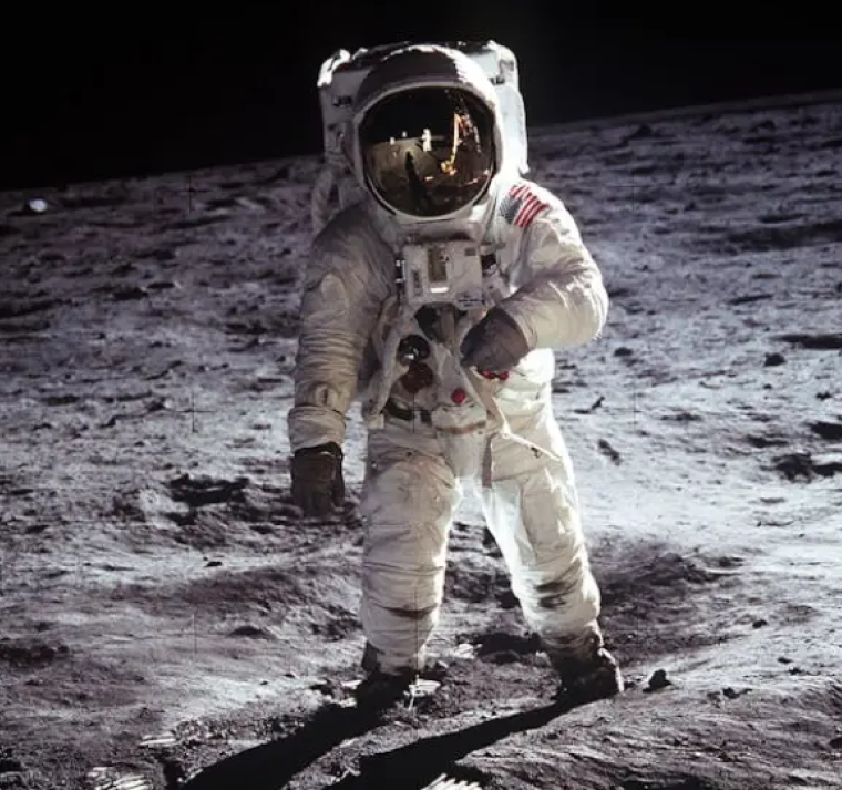 El diseño del traje espacial promete convertir la orina en agua potable en 5 minutos | Imagen de referencia vía Pexels