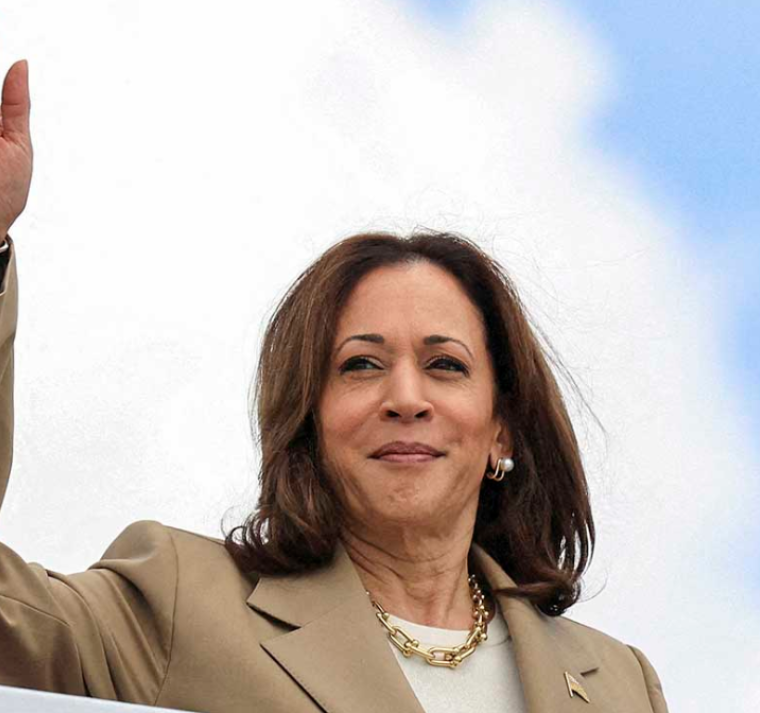 La vicepresidenta logró además elevar su popularidad entre los estadounidenses en ocho puntos porcentuales, según refleja una encuesta de Ipsos/ABC News.