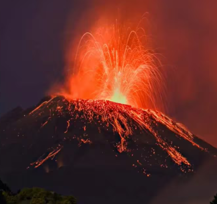 El volcán más activo de Europa entró en erupción.