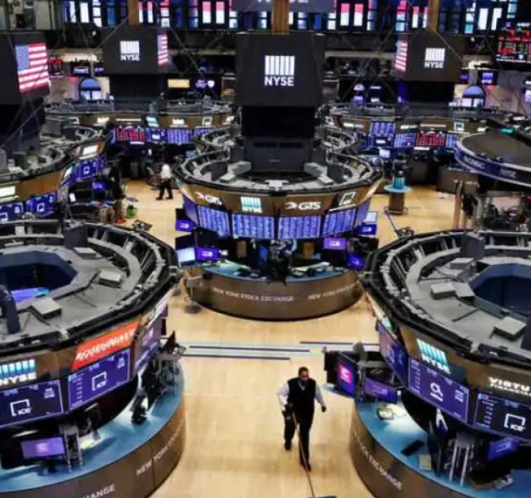 Wall Street cierra en rojo y el efecto rebote tras el caos del lunes se desinfla