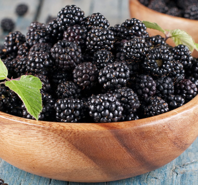 Además, este alimento, es una gran fuente natural de vitaminas C y K