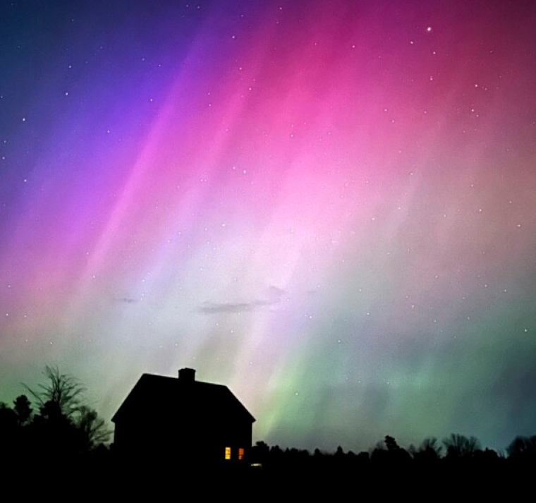 El sol lleva produciendo fuertes erupciones solares desde el miércoles.