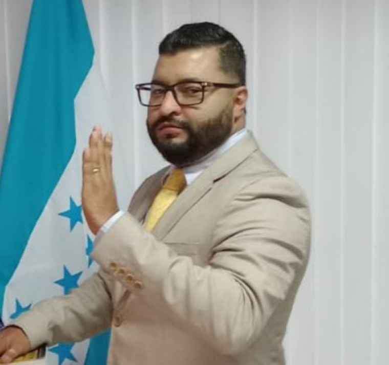 Dictan detención judicial para juez Marco Vallecillo acusado de extorsión