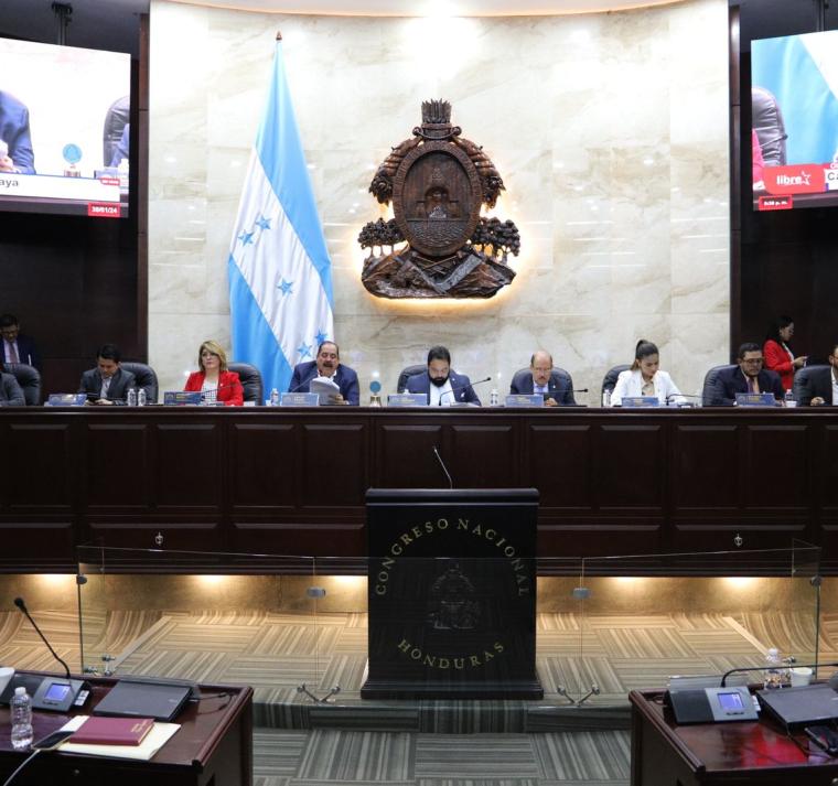 Congreso aprueba medidas para evitar discriminación contra personas mayores de 35 años que desean trabajar