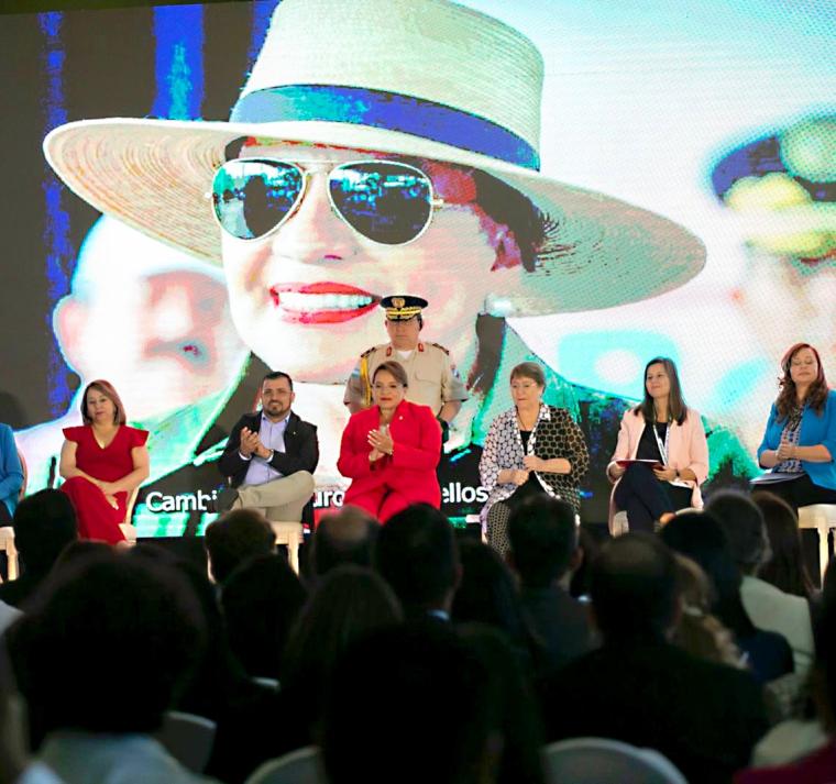 Xiomara Castro asegura que su gobierno tiene una agenda de “democracia para las mujeres”