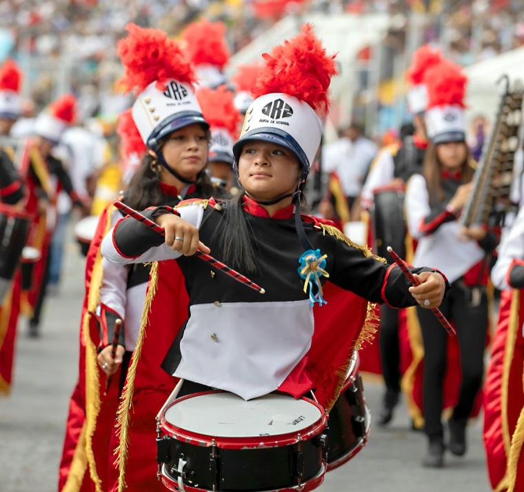 Fervor patrio en desfiles para celebrar 203 años de independencia en Honduras 