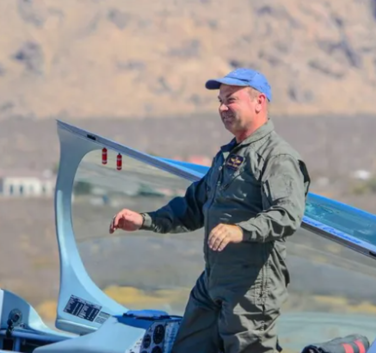 Fallece instructor de vuelo de Tom Cruise para Top Gun 