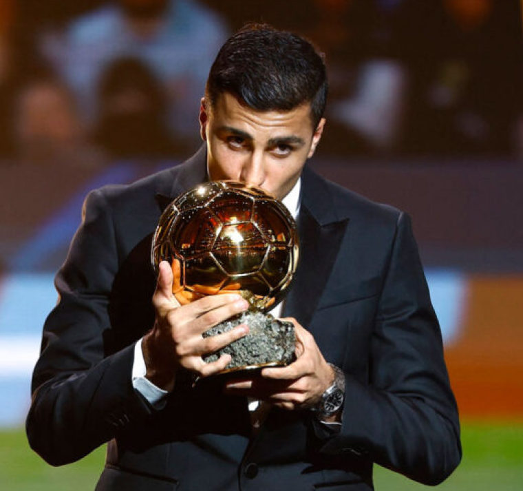Rodri se corona con el segundo Balón de Oro masculino español