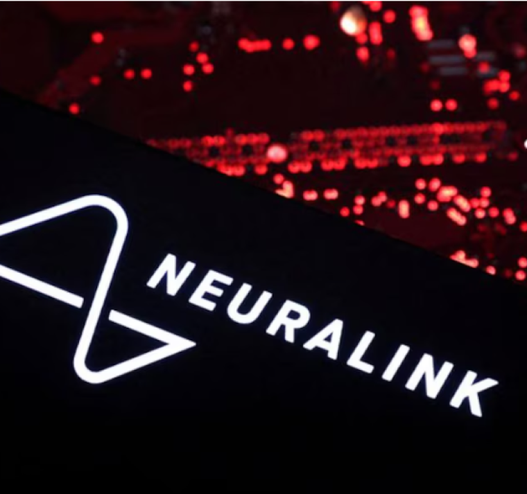 Con este chip cerebral, personas con discapacidad podrán controlar sus brazos robóticos con la mente 