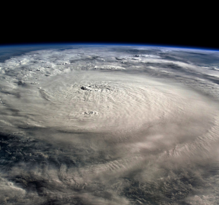 Cómo los teléfonos inteligentes habrían alimentado los mortíferos huracanes este año