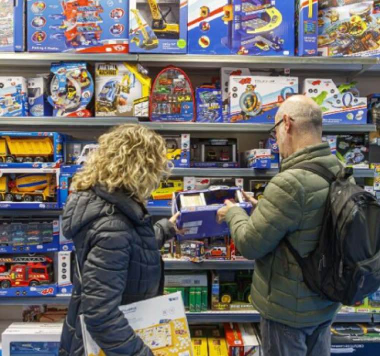 ‘Youtubers’ infantiles fomentan estereotipos de género y consumo acumulativo de juguetes 