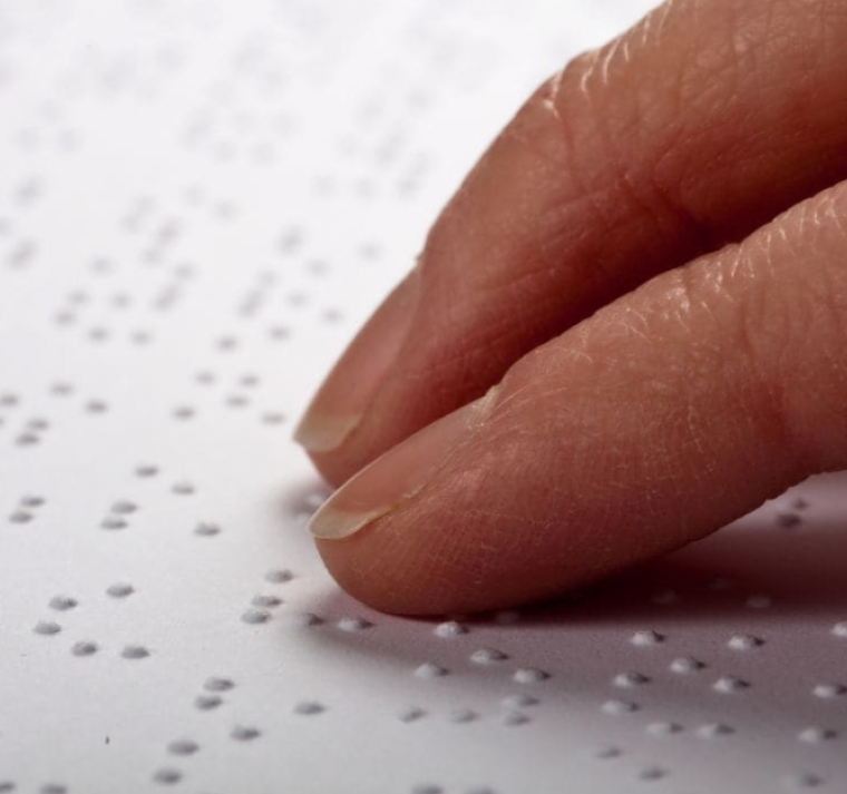 El Braille cumple 200 años de evolución: del punzón a la tecnología 